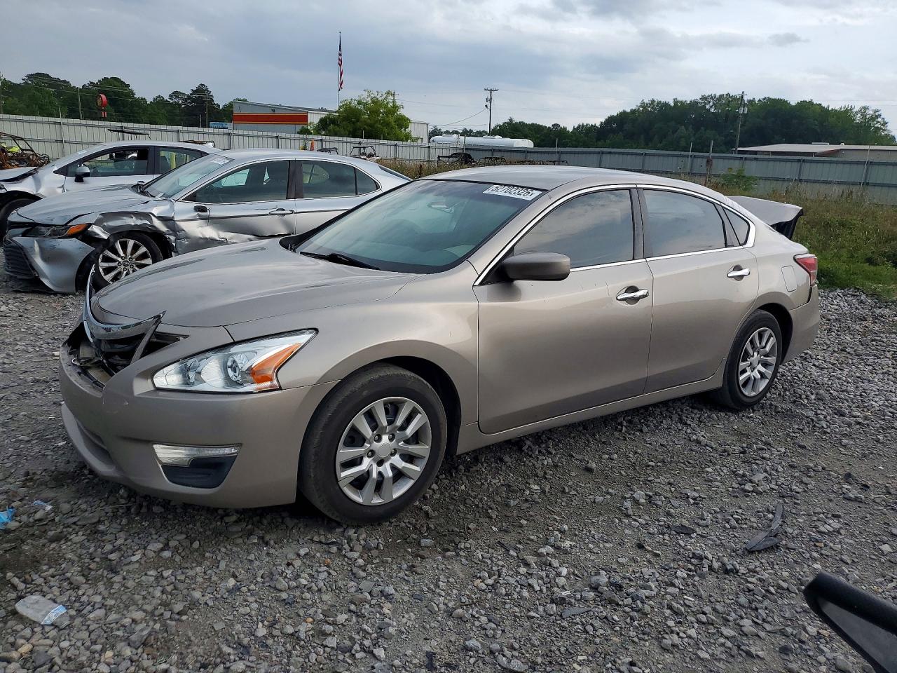 Salvage Nissan Altima Image