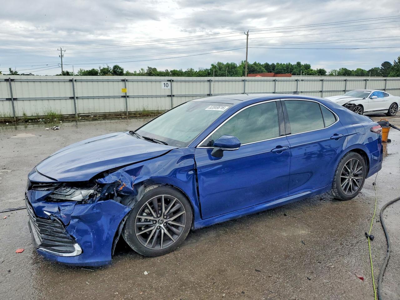 Salvage Toyota Camry Image