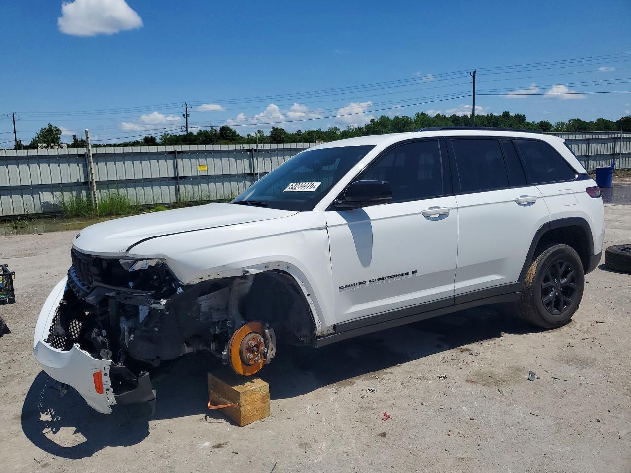 Salvage Jeep Cherokee Image