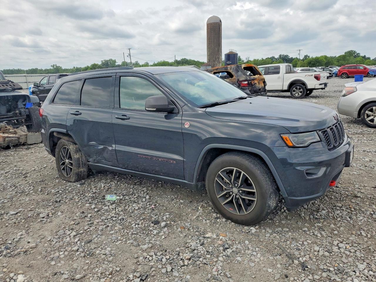 Salvage Jeep Cherokee Image