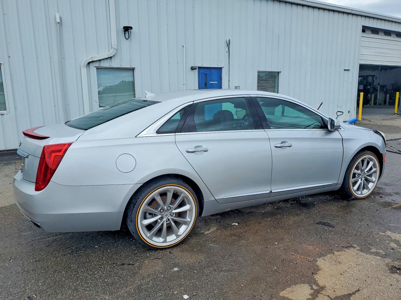 Cadillac XTS Luxury Collection