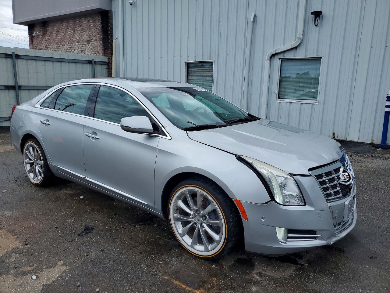 Cadillac XTS Luxury Collection