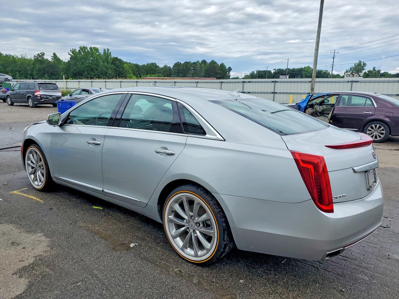 Cadillac XTS Luxury Collection