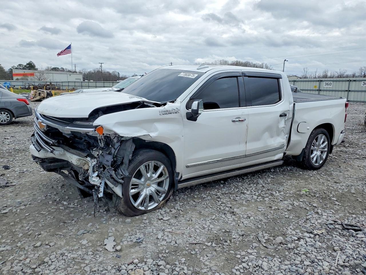 Salvage Chevrolet Silverado Image