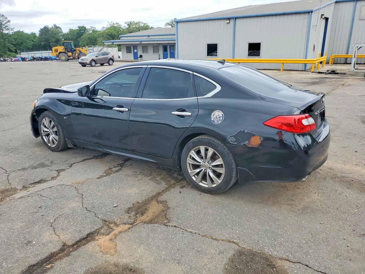 INFINITI Q70 3.7