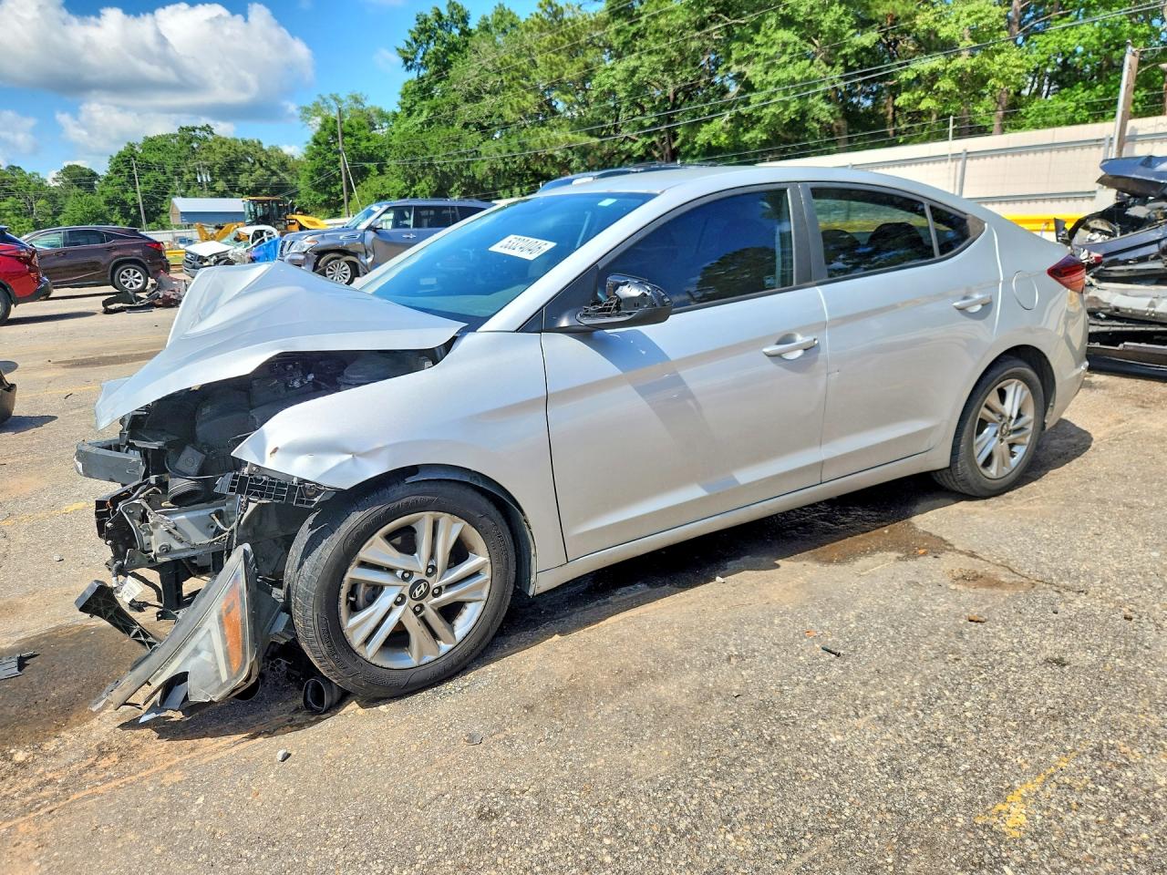 Salvage Hyundai ELANTRA Image