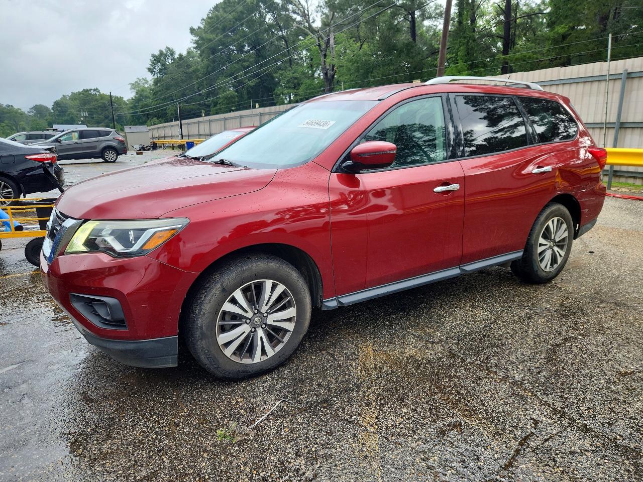 Salvage Nissan Pathfinder Image