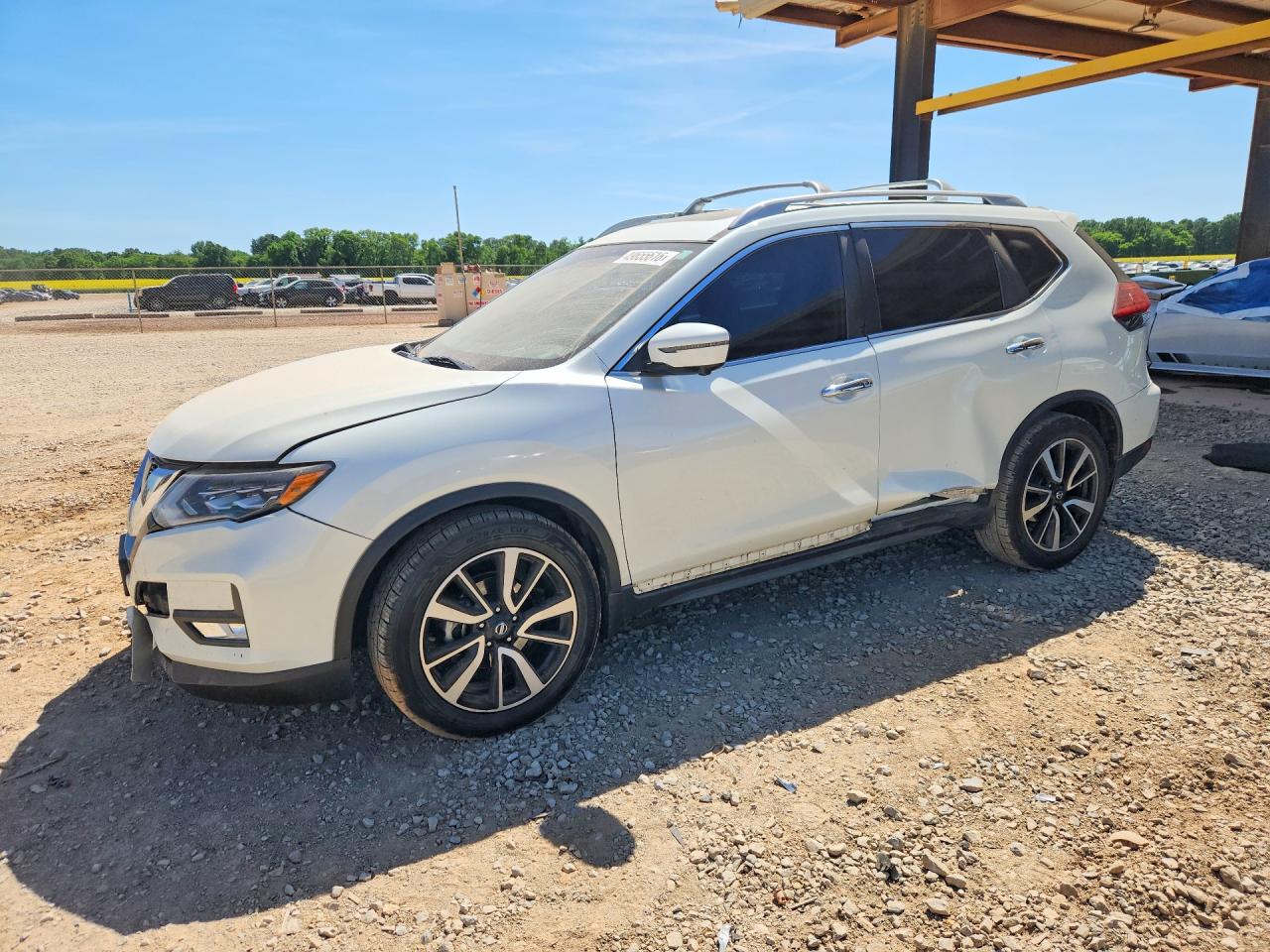 Salvage Nissan Rogue Image