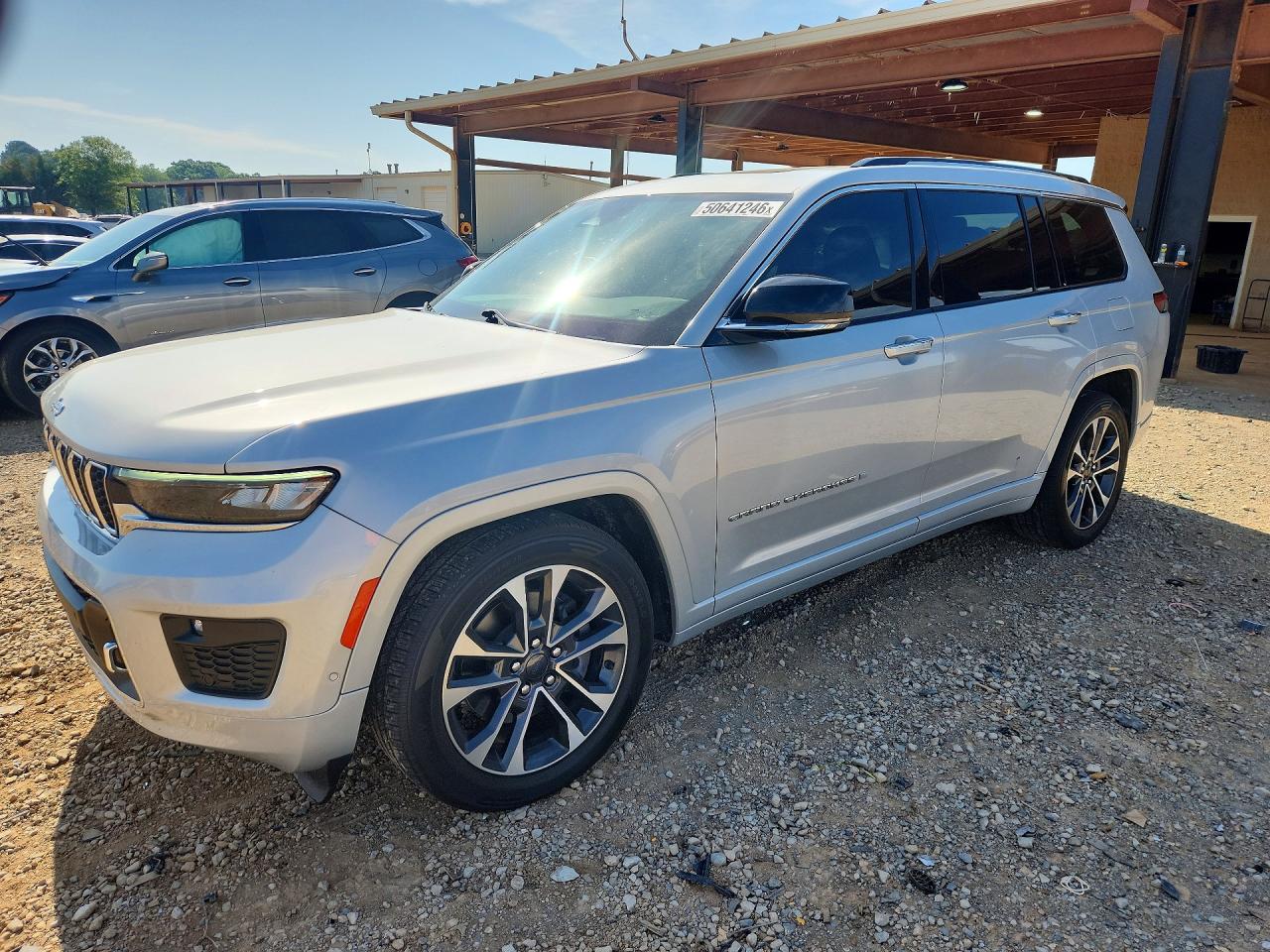 Salvage Jeep Cherokee Image