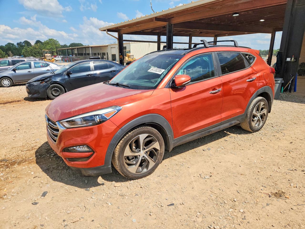 Salvage Hyundai TUCSON Image