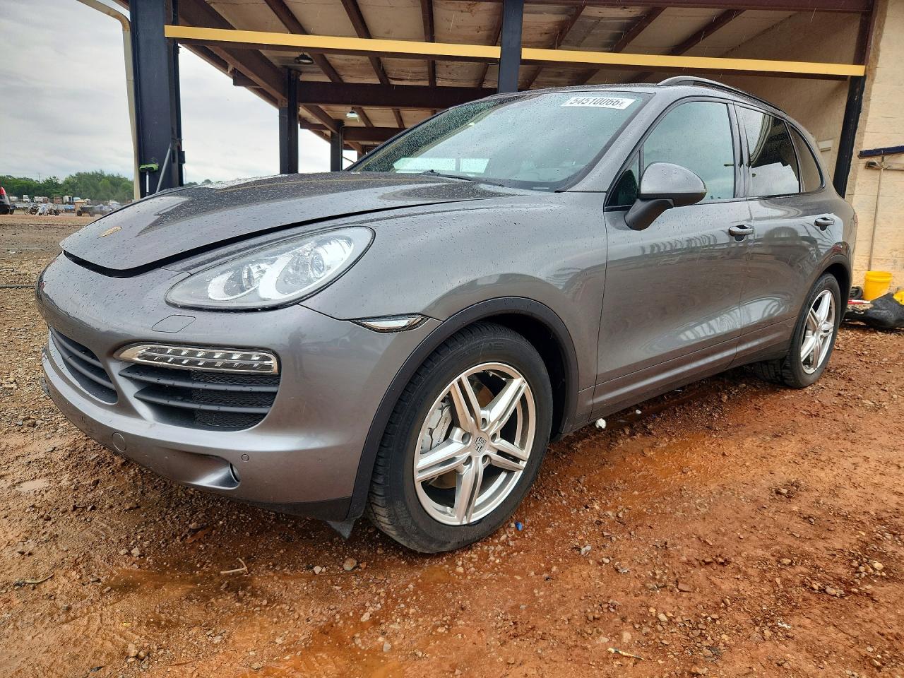 Salvage Porsche Cayenne Image