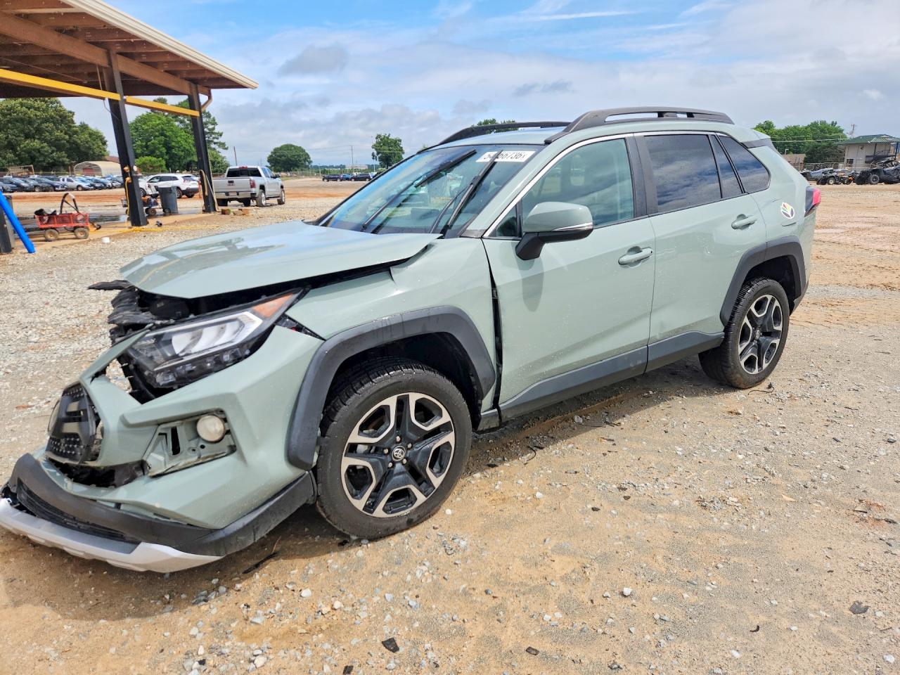 Salvage Toyota RAV4 Image