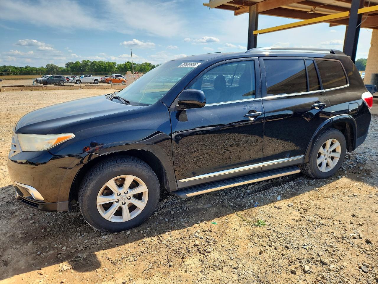 Salvage Toyota Highlander Image