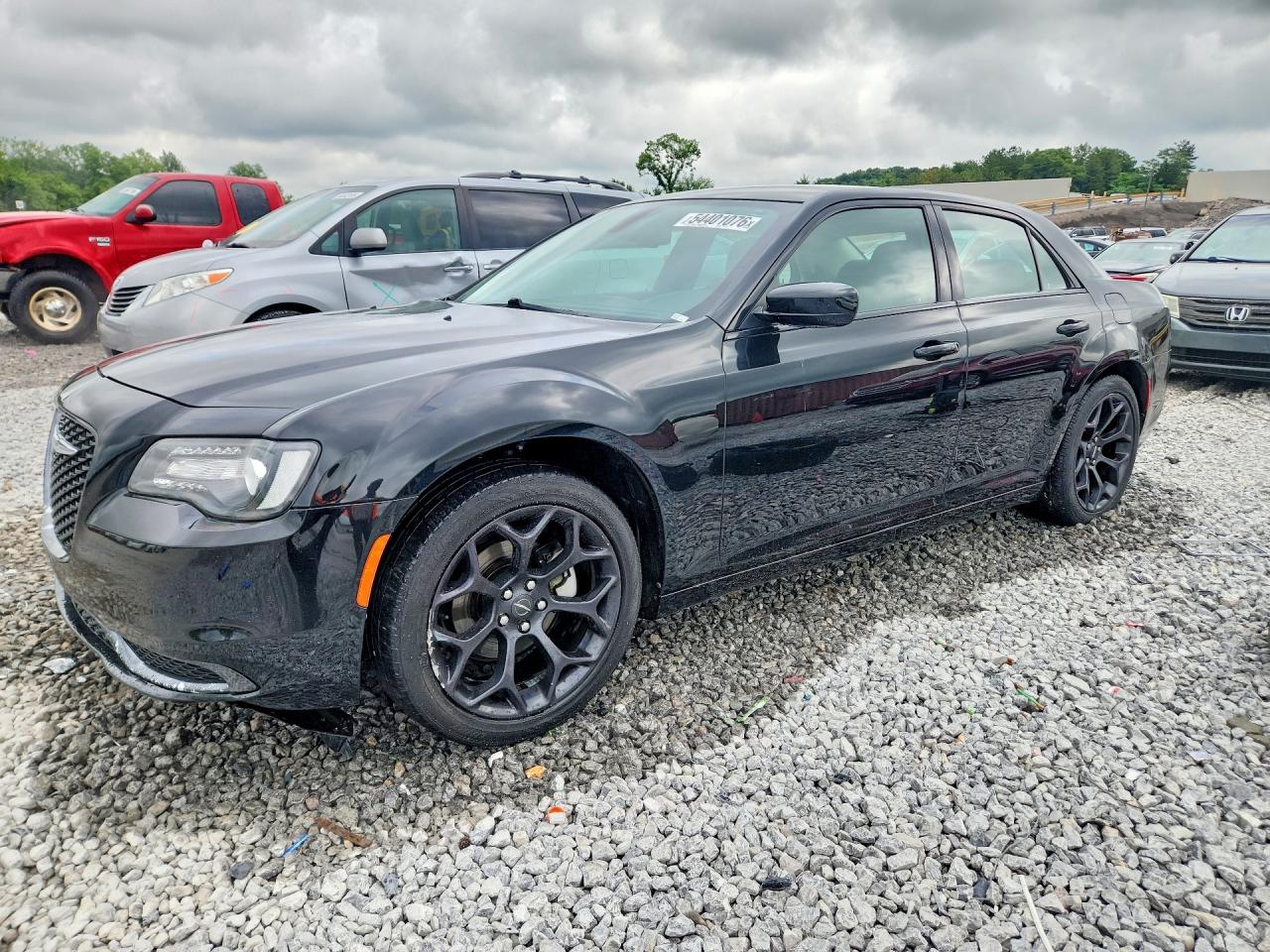 Salvage Chrysler 300 Image