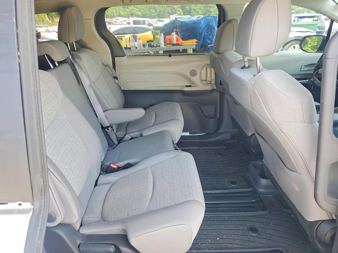 Toyota Sienna Le