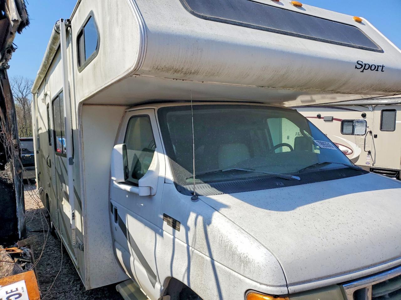 Ford Econoline E450 Super Duty Cutaway Van