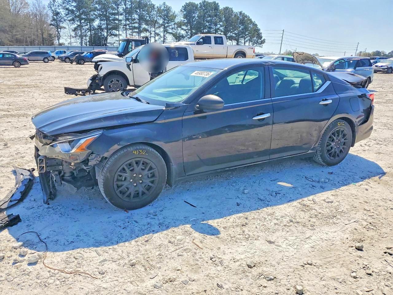 Salvage Nissan Altima Image