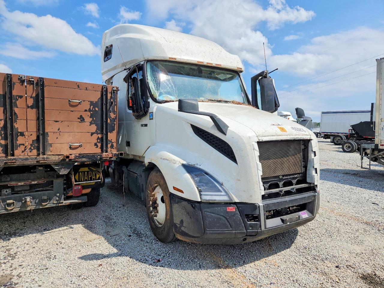Salvage Volvo Vnl Image