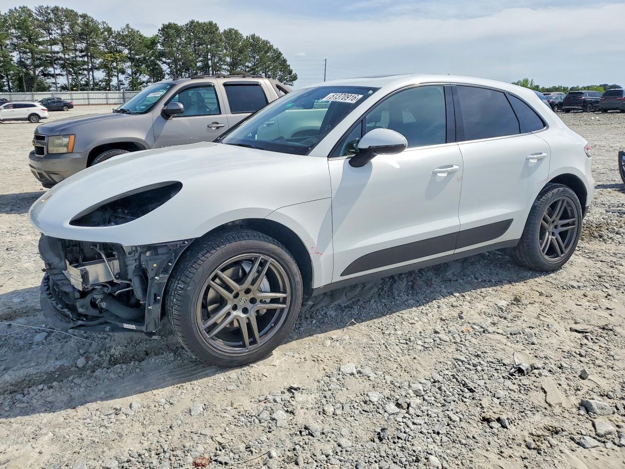 Salvage Porsche Macan Image