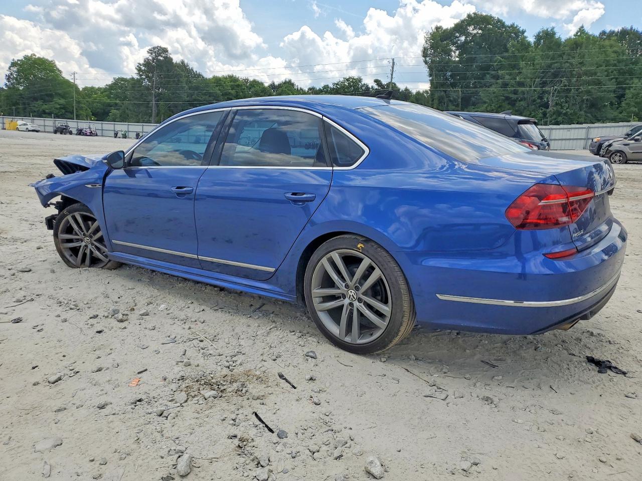 Volkswagen Passat R-line