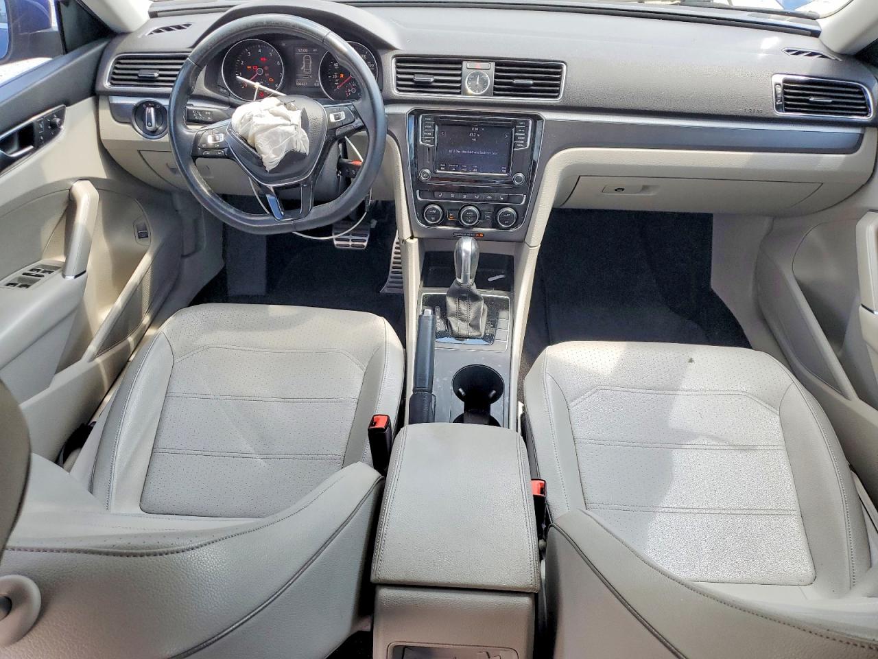 Volkswagen Passat R-line
