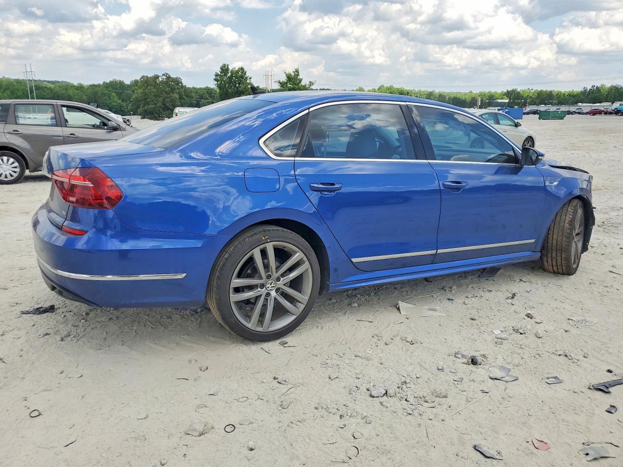 Volkswagen Passat R-line