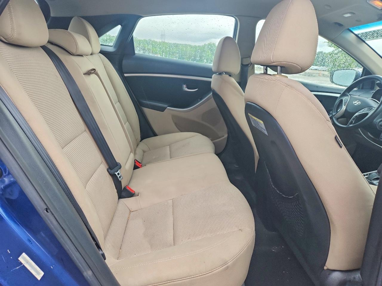 Hyundai ELANTRA Base