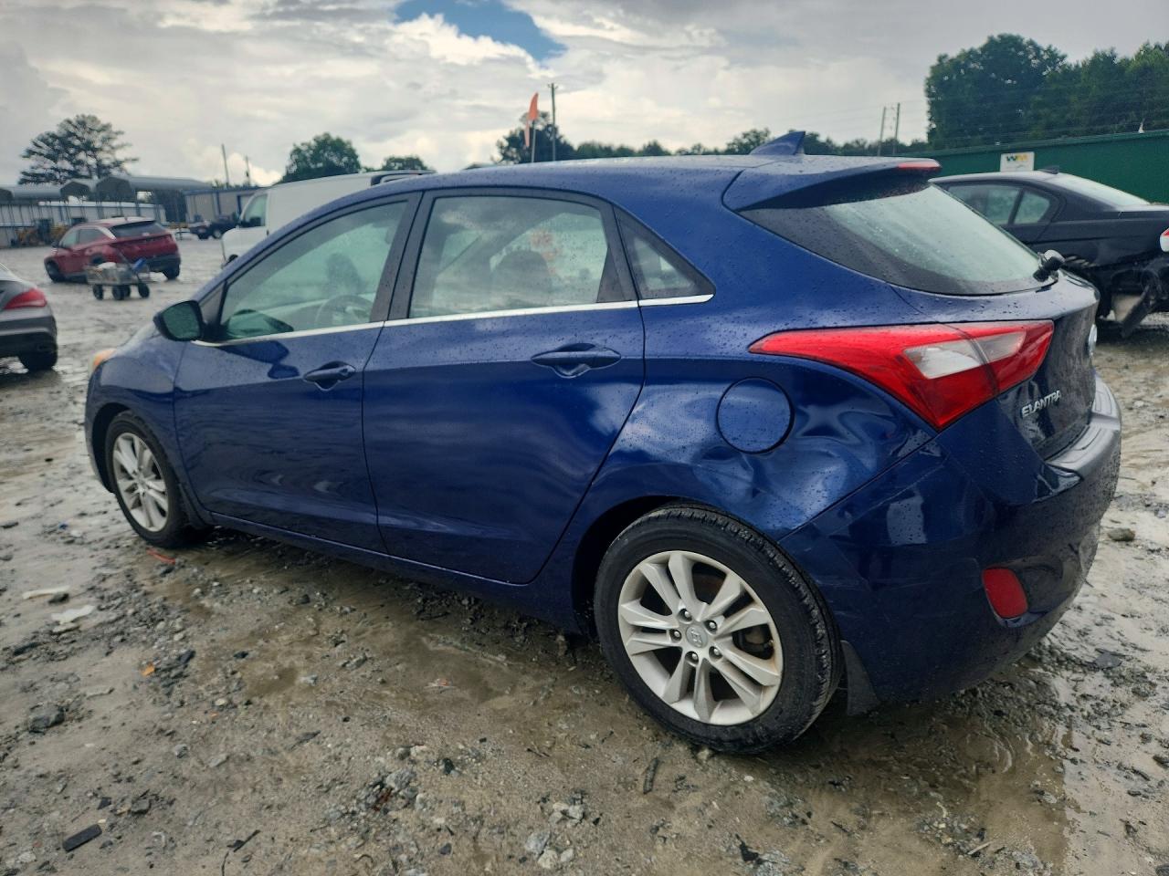 Hyundai ELANTRA Base