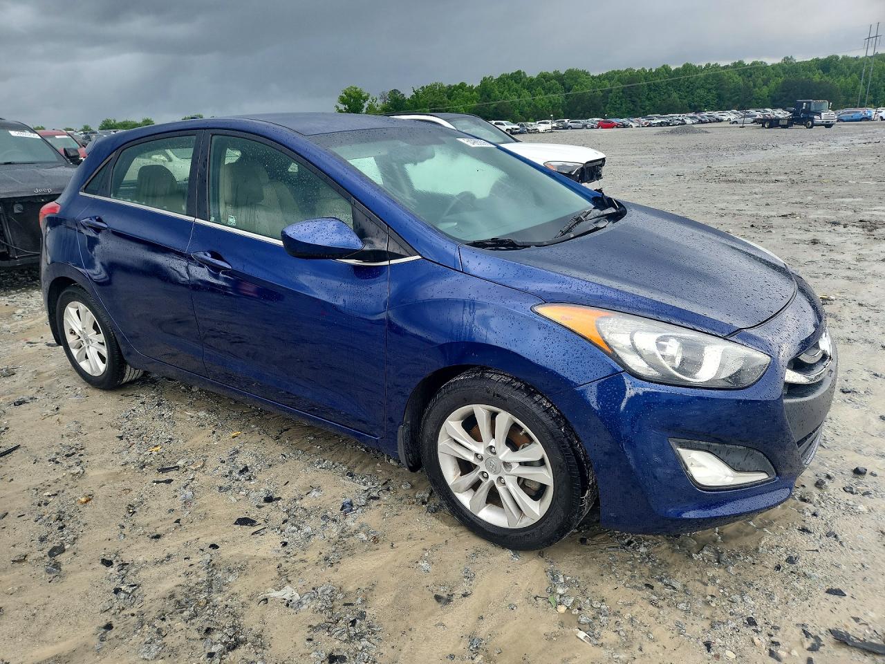 Hyundai ELANTRA Base