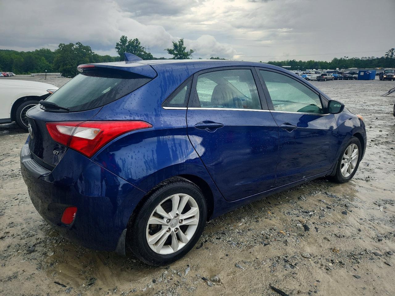 Hyundai ELANTRA Base