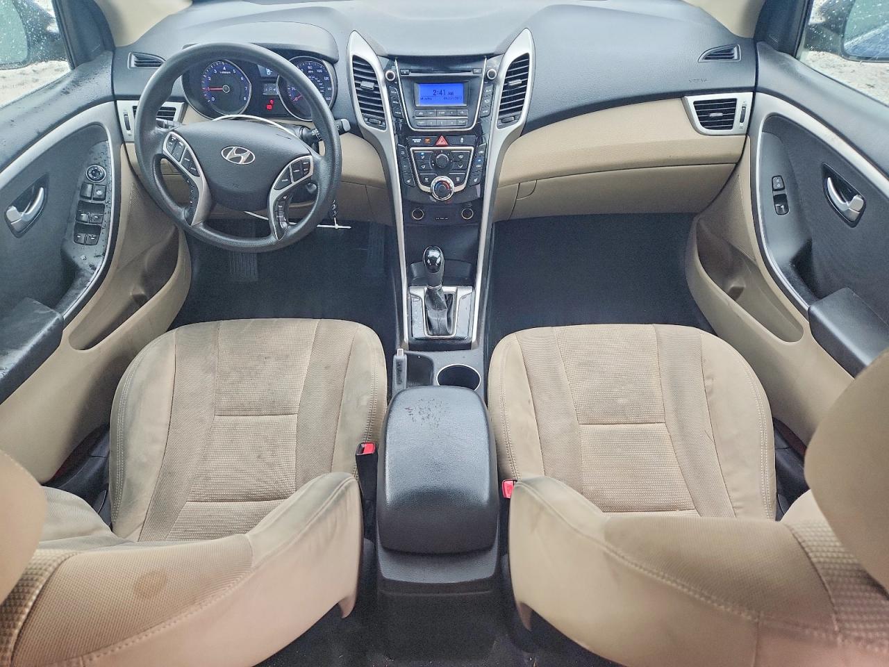 Hyundai ELANTRA Base