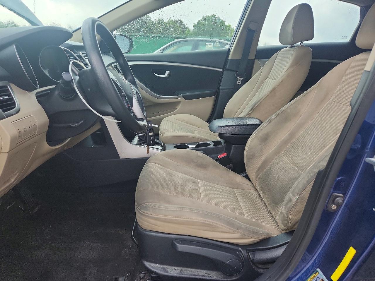 Hyundai ELANTRA Base