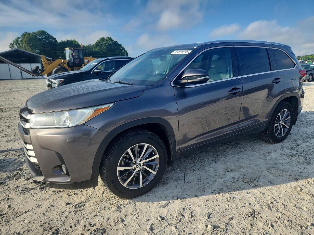 Salvage Toyota Highlander Image