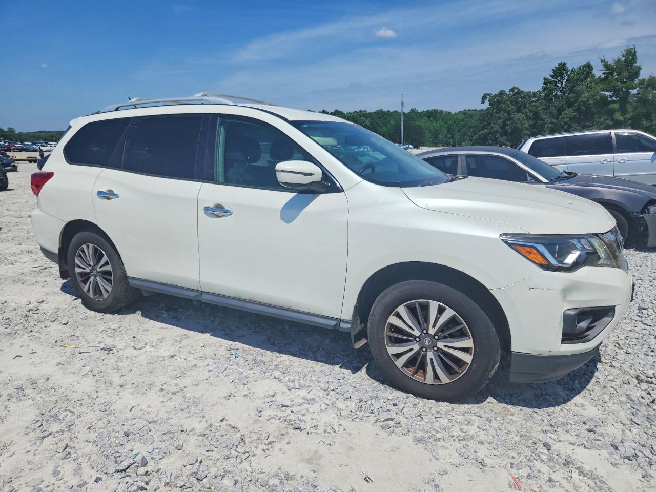Nissan Pathfinder Sv