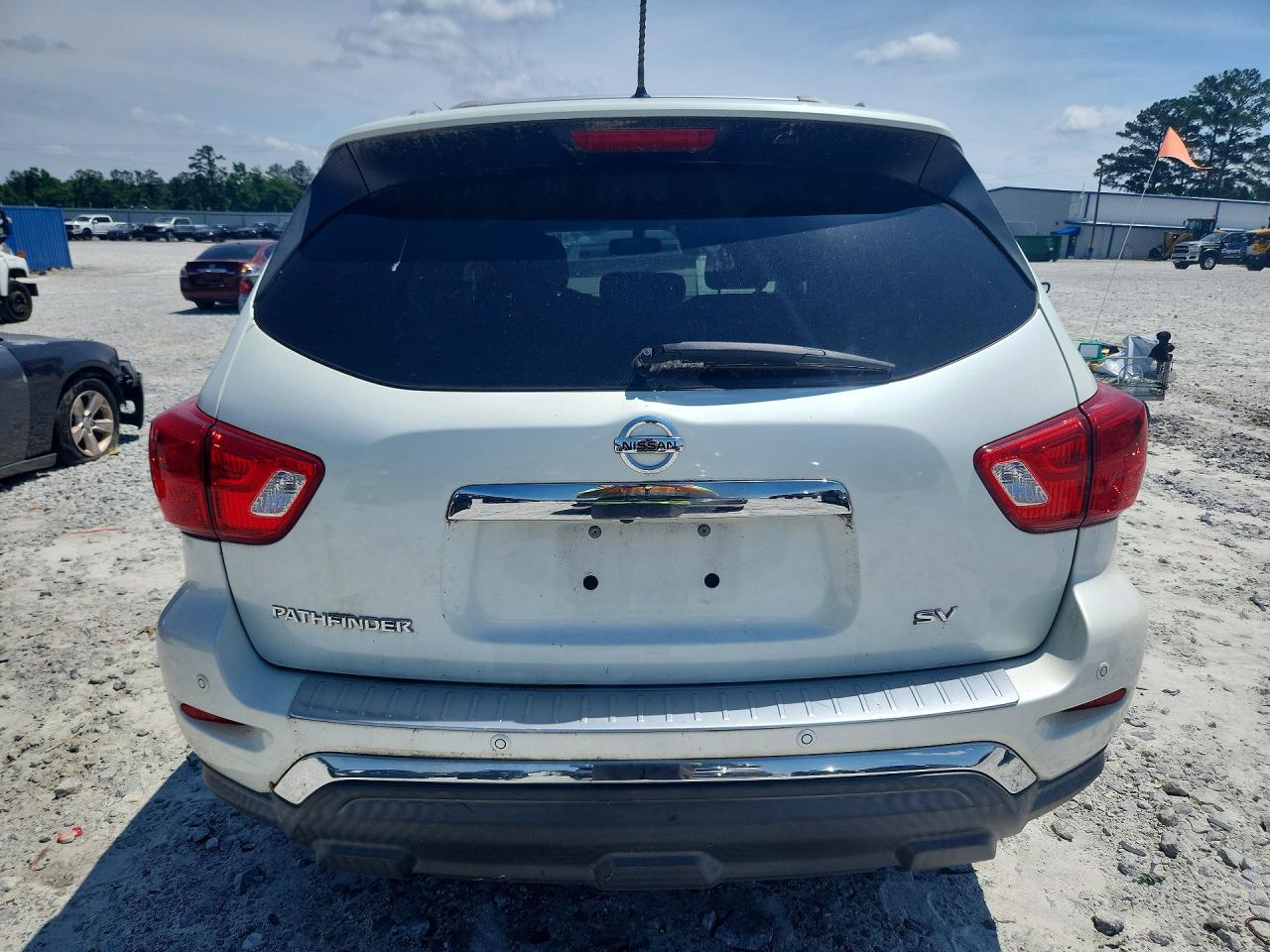 Nissan Pathfinder Sv