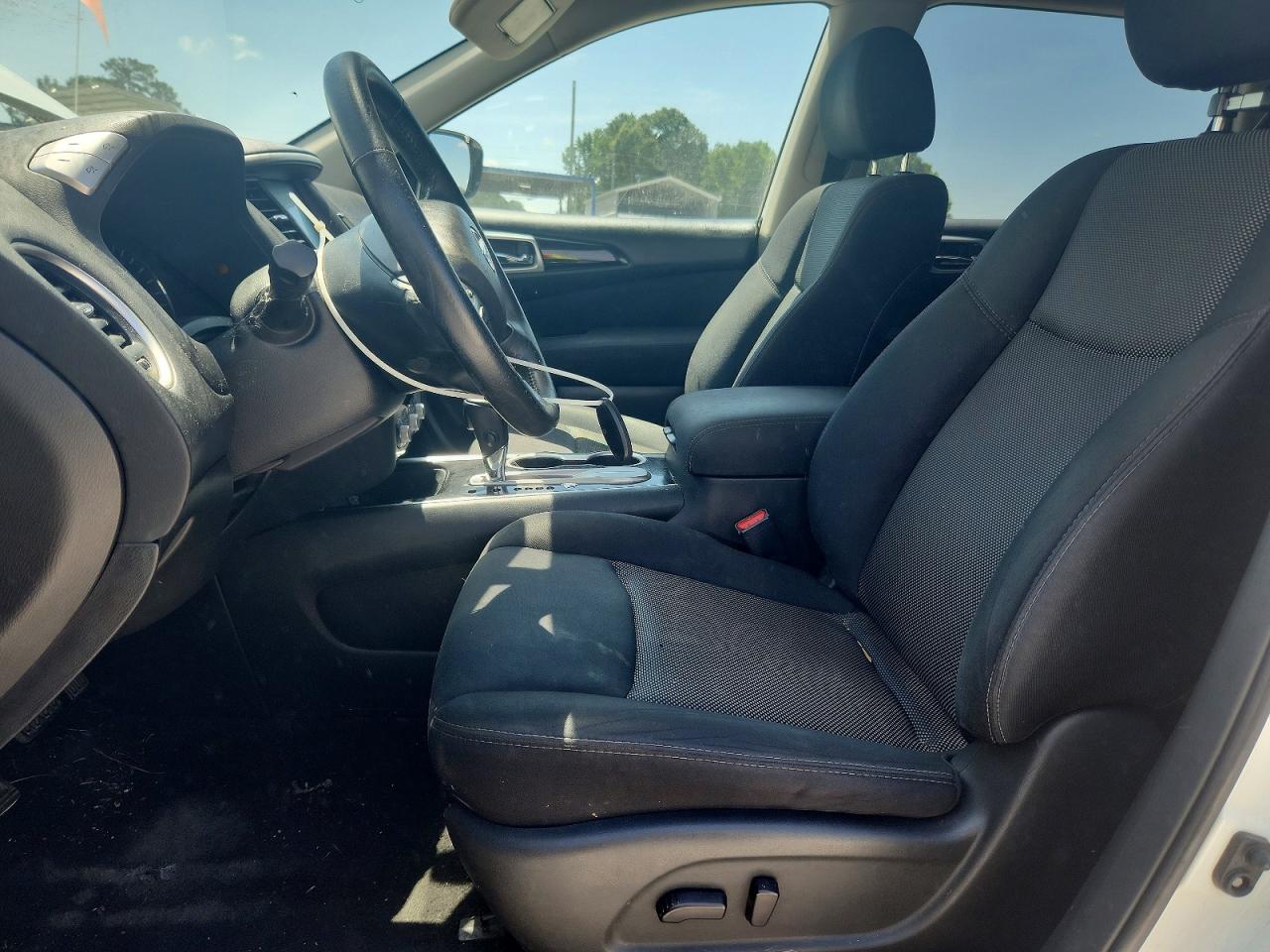 Nissan Pathfinder Sv