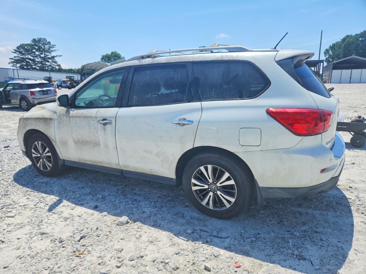 Nissan Pathfinder Sv