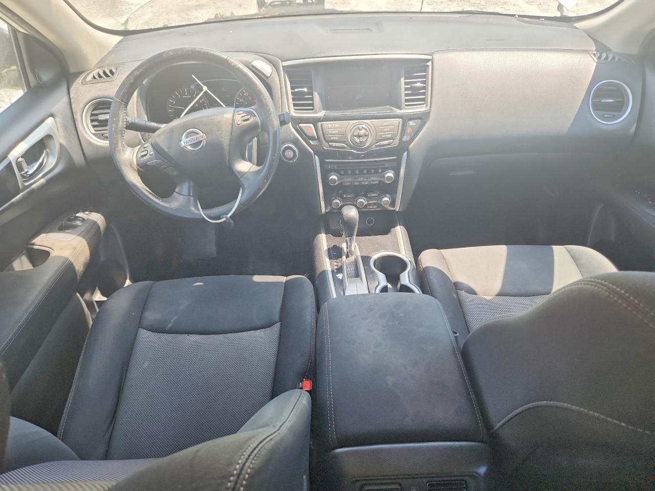 Nissan Pathfinder Sv
