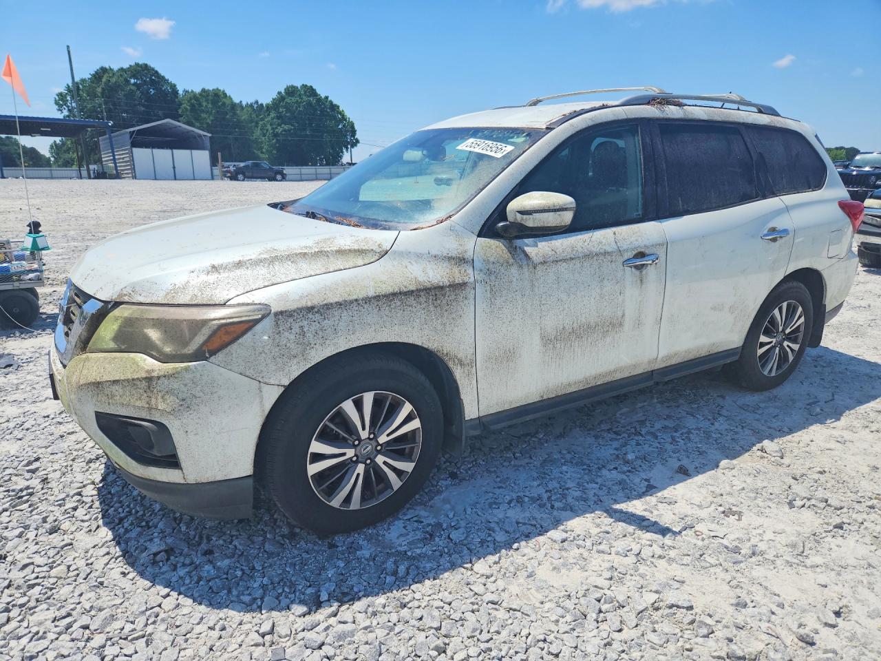 Salvage Nissan Pathfinder Image