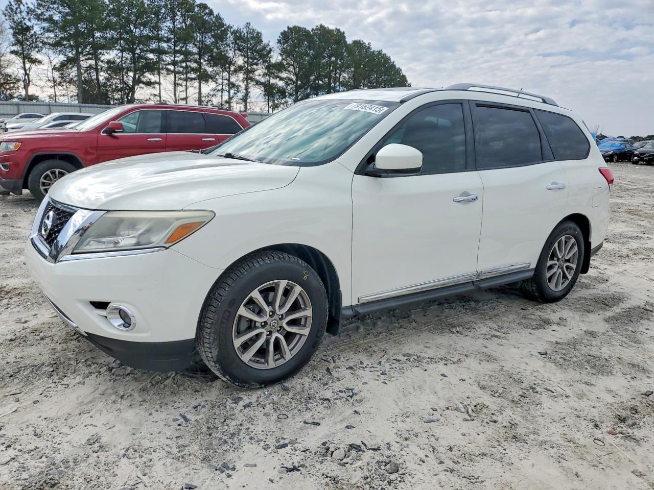 Salvage Nissan Pathfinder Image