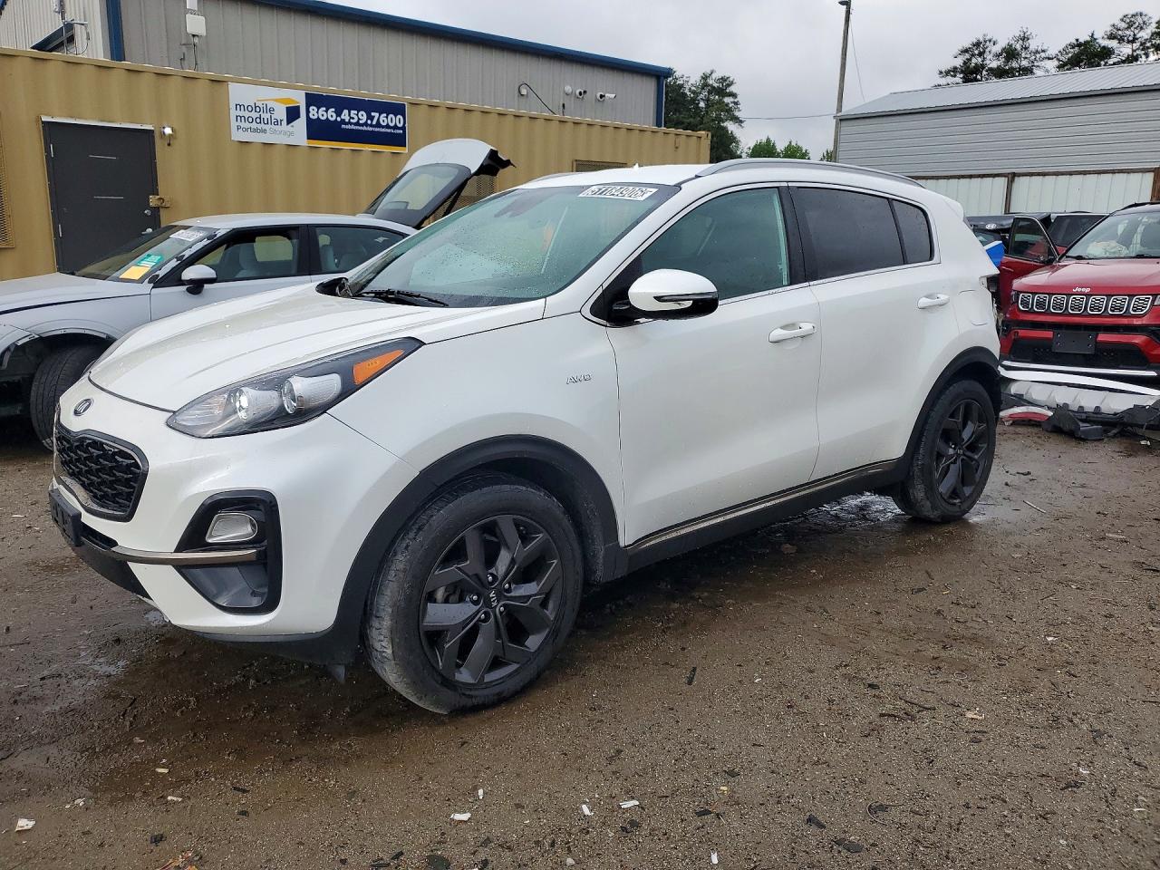 Salvage Kia Sportage Image