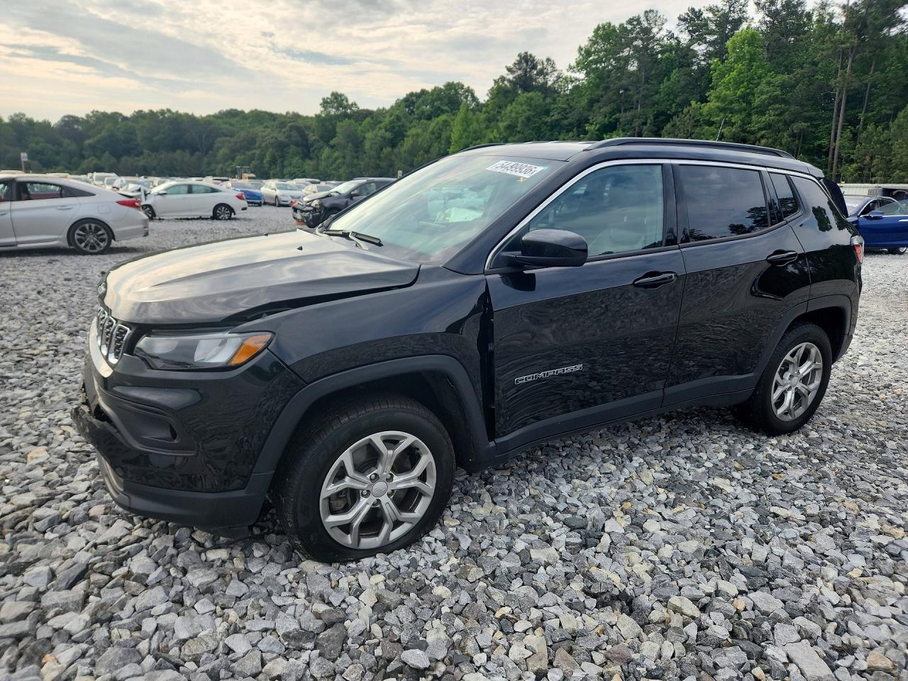 Salvage Jeep Compass Image