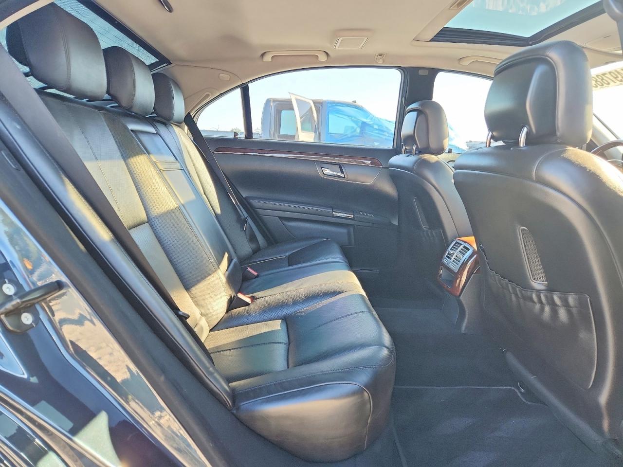 Mercedes-Benz S-Class 550