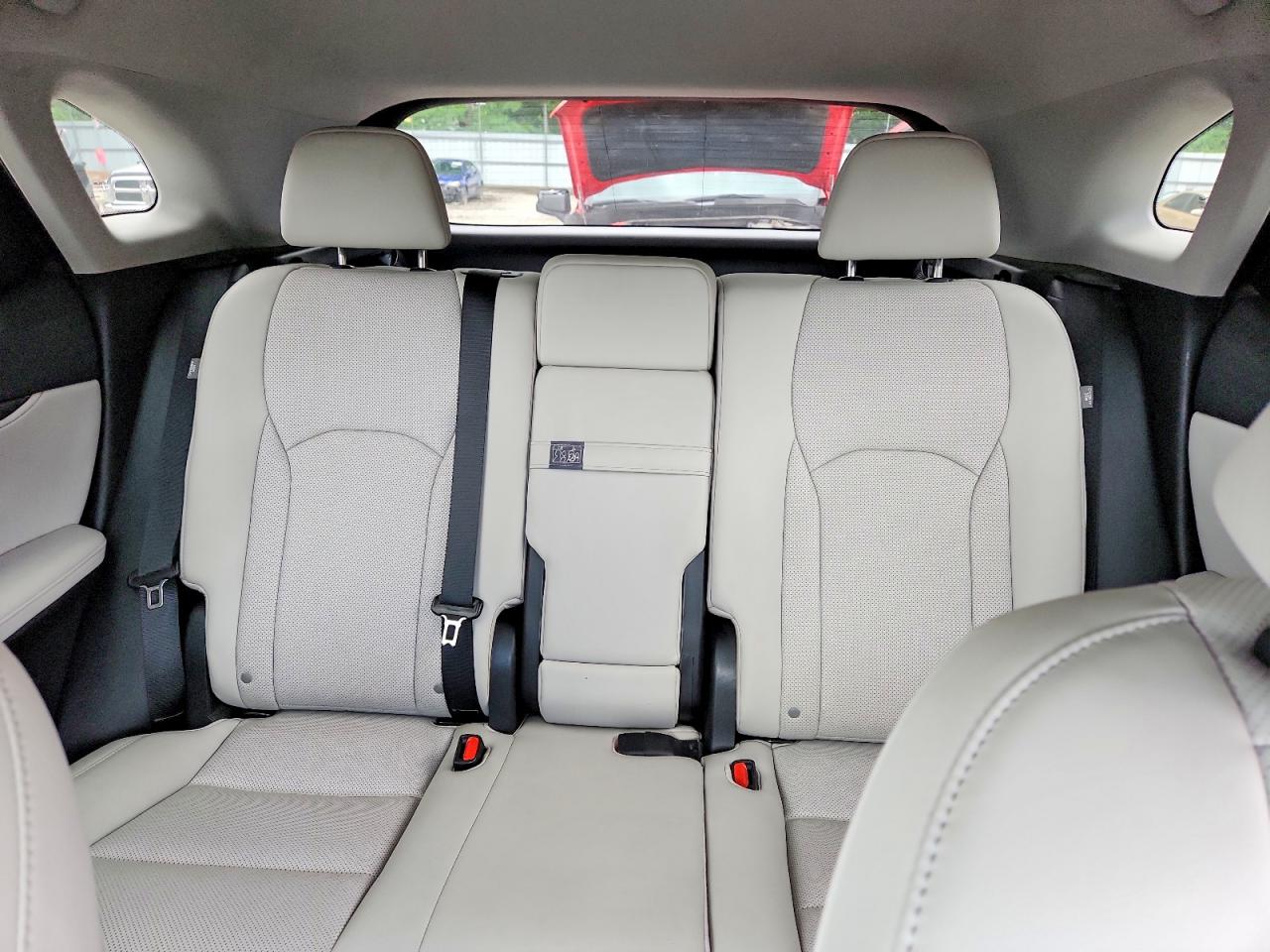 Lexus RX Base