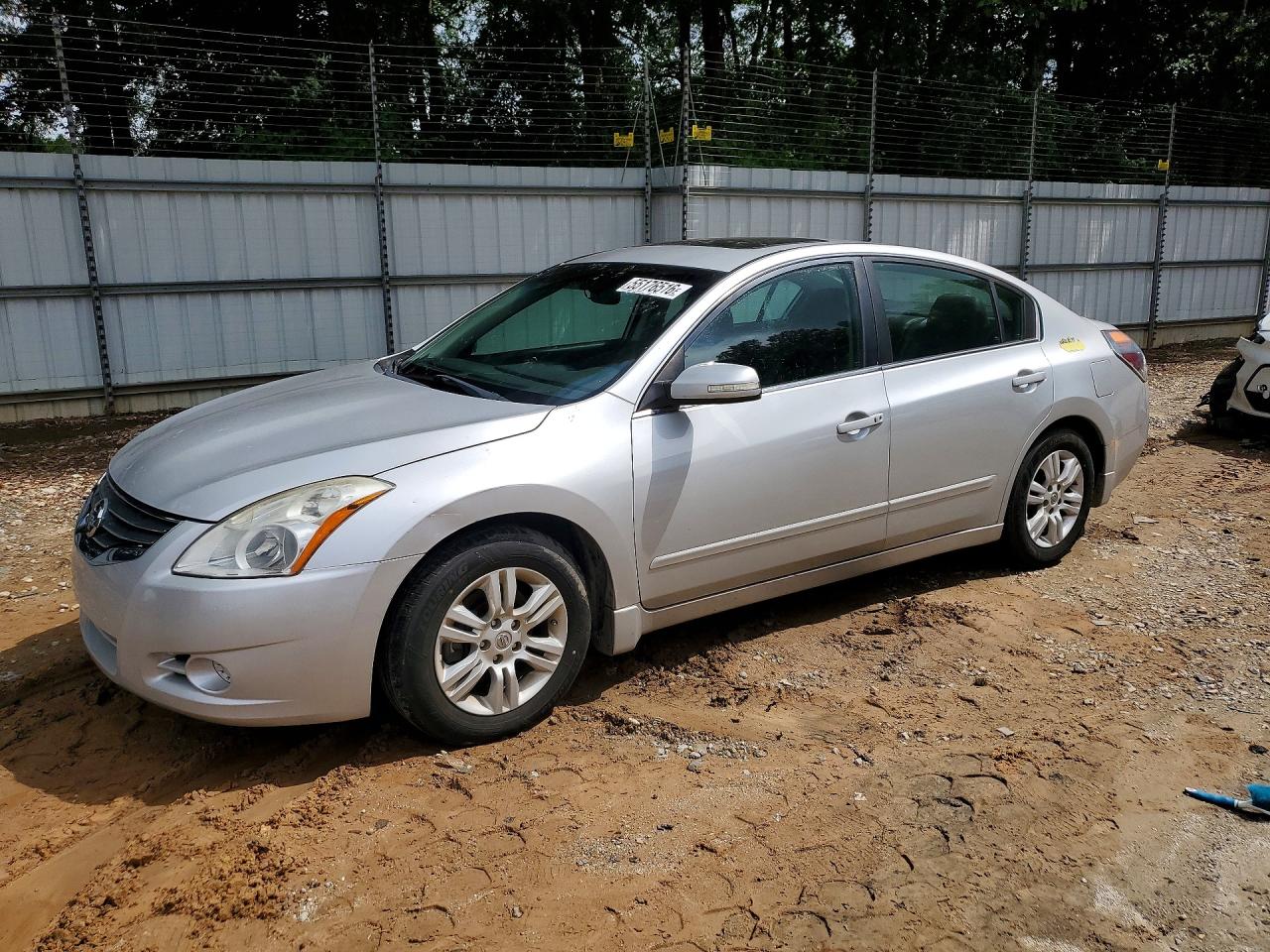 Salvage Nissan Altima Image
