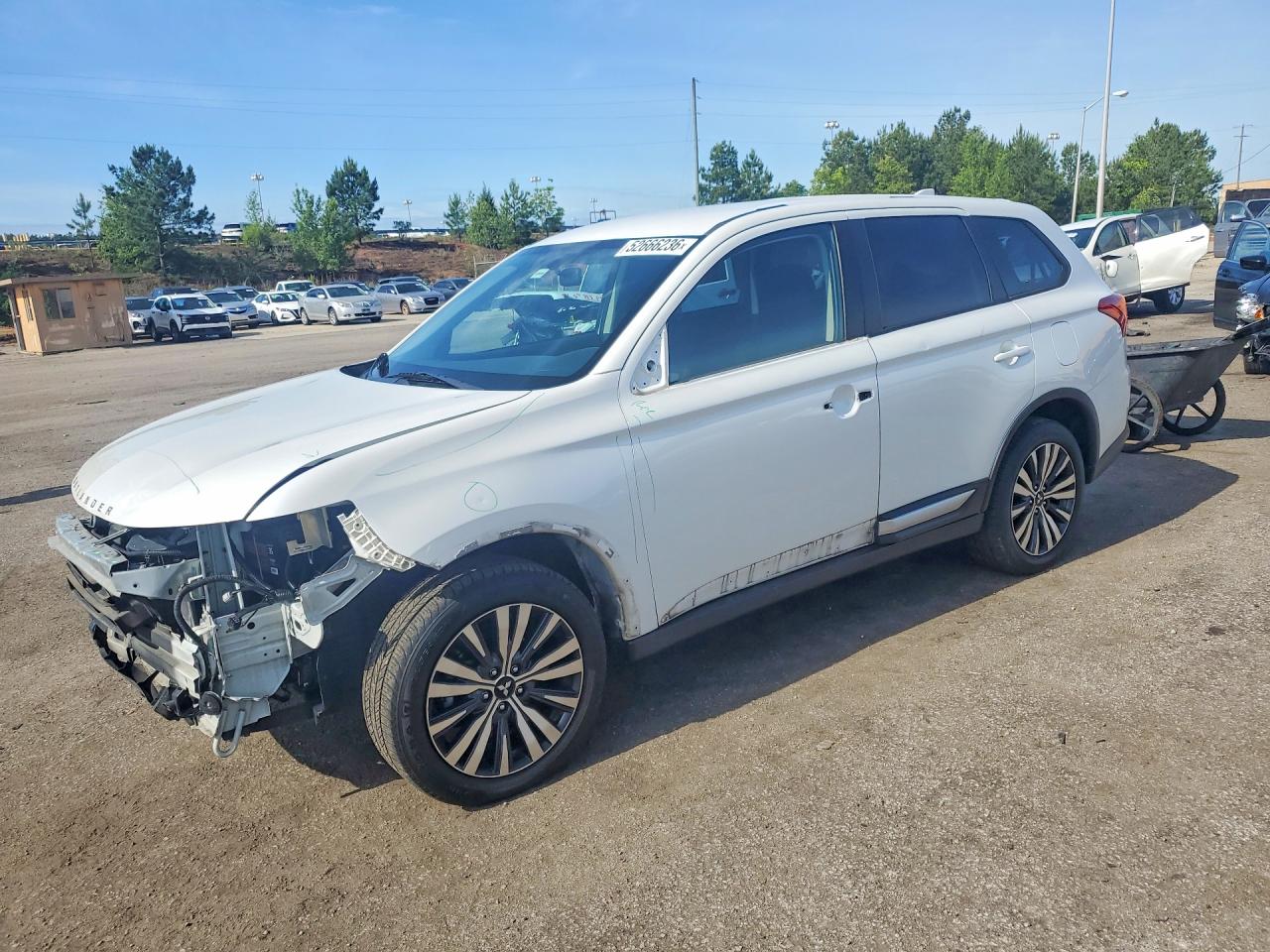 Salvage Mitsubishi Outlander Image