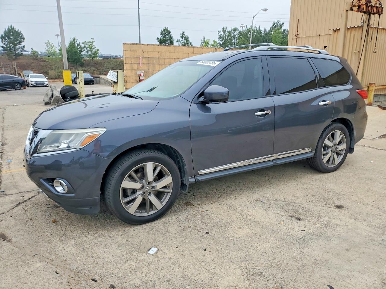 Salvage Nissan Pathfinder Image