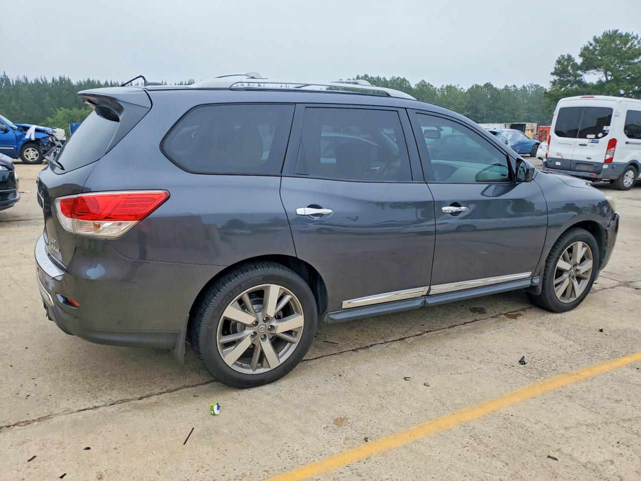 Nissan Pathfinder S