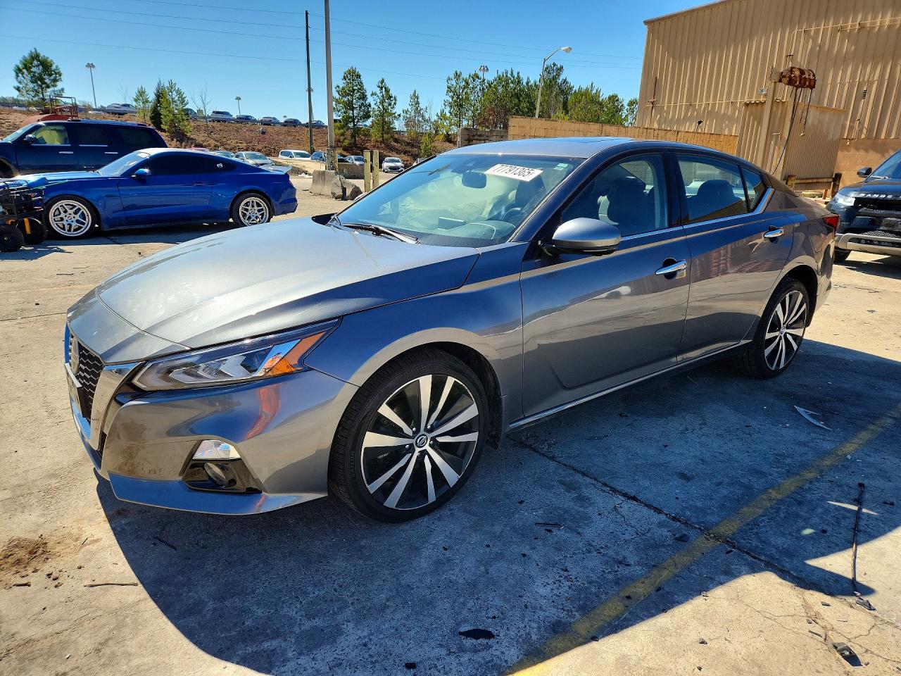 Salvage Nissan Altima Image