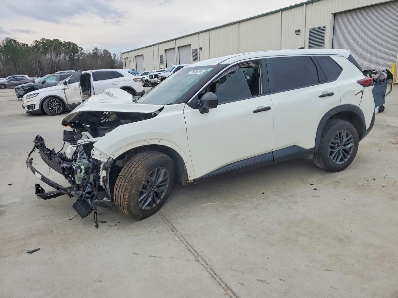 Salvage Nissan Rogue Image